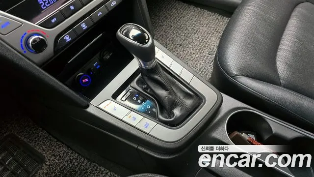 Hyundai AVANTE 2016 — фото 9
