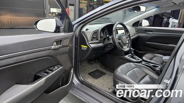 Hyundai AVANTE 2016 — фото 11