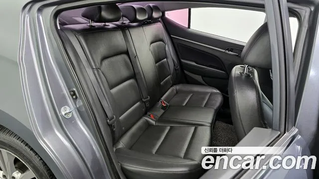 Hyundai AVANTE 2016 — фото 12