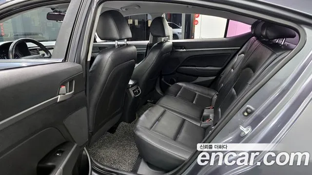 Hyundai AVANTE 2016 — фото 13