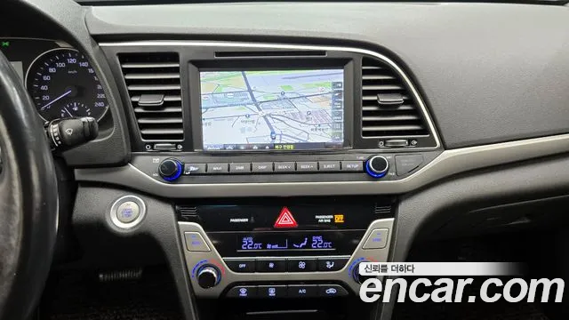 Hyundai AVANTE 2016 — фото 16