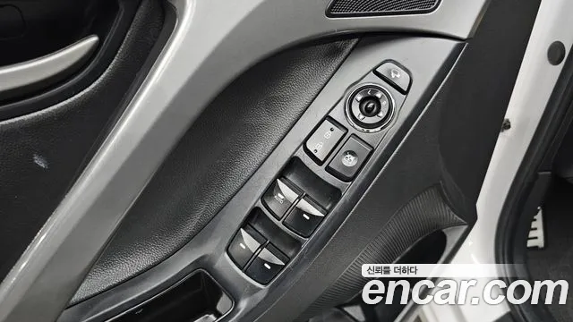 Hyundai AVANTE 2014 — фото 12