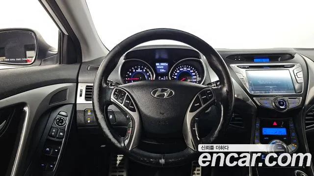 Hyundai AVANTE 2014 — фото 15