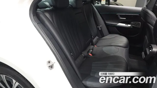 Mercedes-Benz E-Class 2025 — фото 10