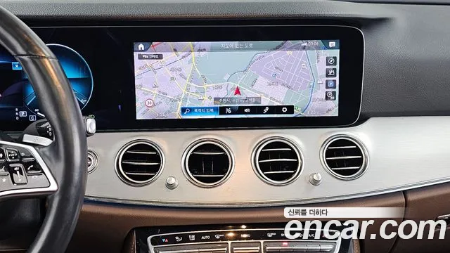 Mercedes-Benz E-Class 2021 — фото 14