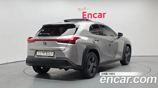 Lexus UX 2021 — фото 2