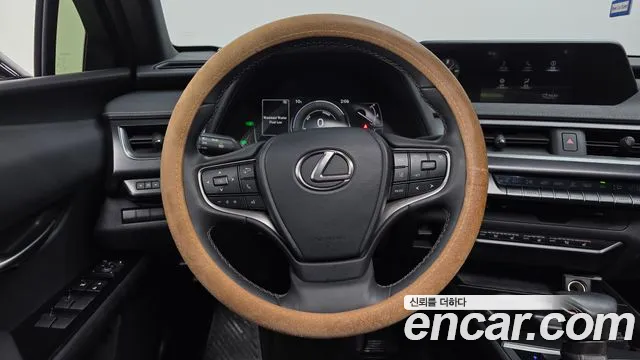 Lexus UX 2021 — фото 13
