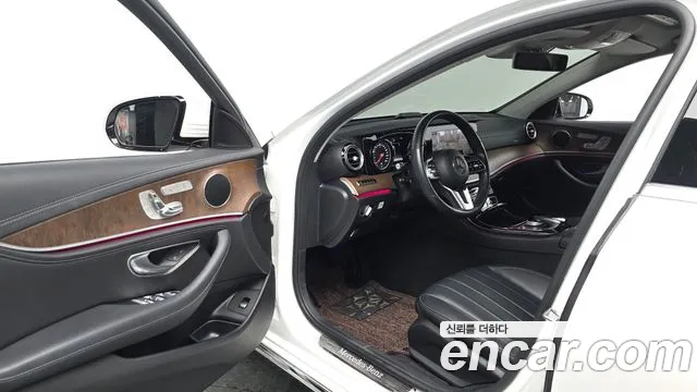Mercedes-Benz E-Class 2019 — фото 10