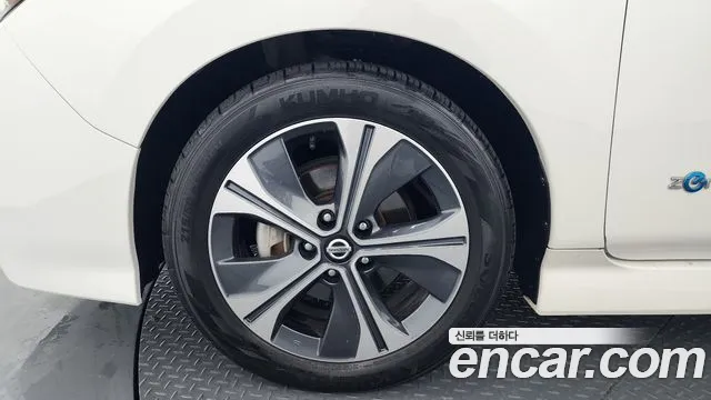Nissan Leaf 2019 — фото 5