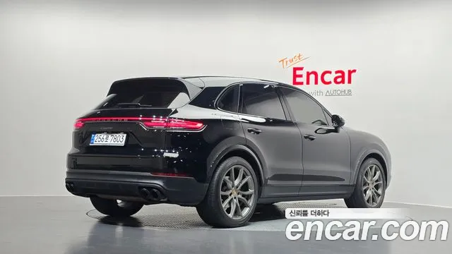 Porsche Cayenne 2022 — фото 2