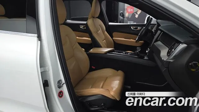 Volvo XC60 2020 — фото 9