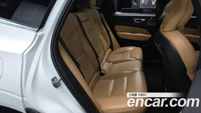 Volvo XC60 2020 — фото 10