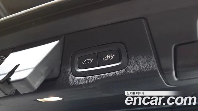 Volvo XC60 2020 — фото 19