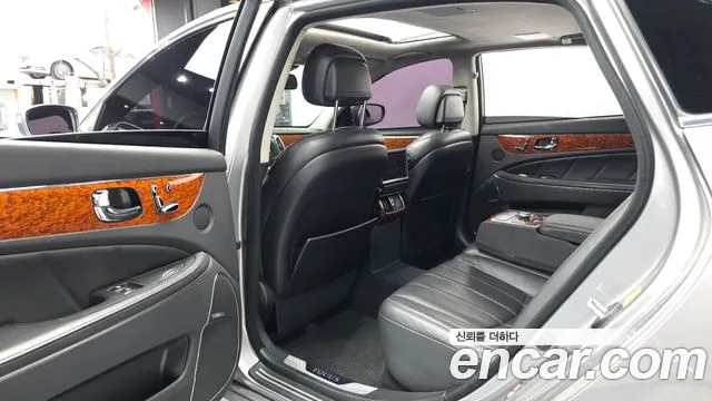 Hyundai Equus 2011 — фото 12