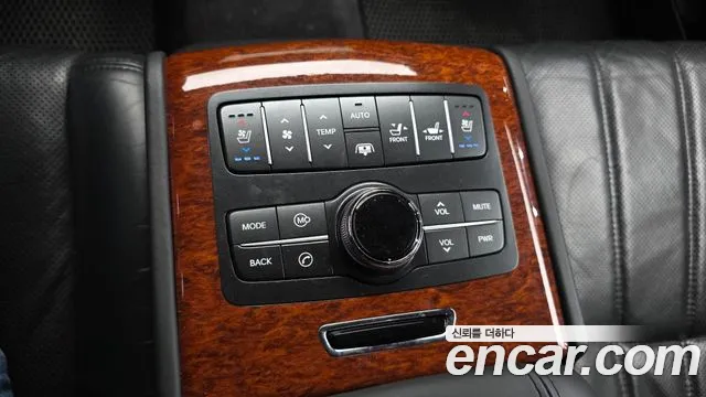Hyundai Equus 2011 — фото 18