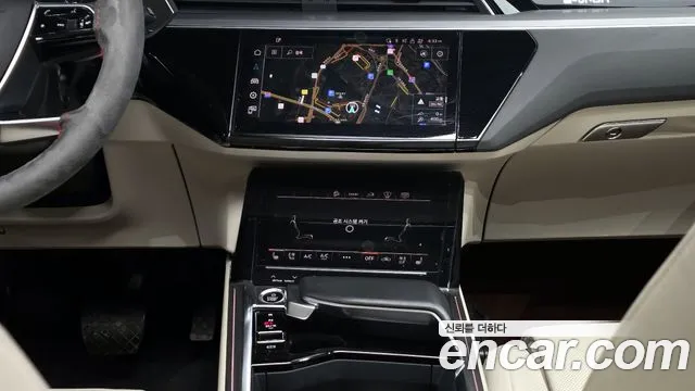 Audi e-tron 2022 — фото 14