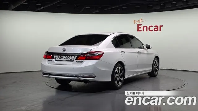 Honda Accord 2017 — фото 2
