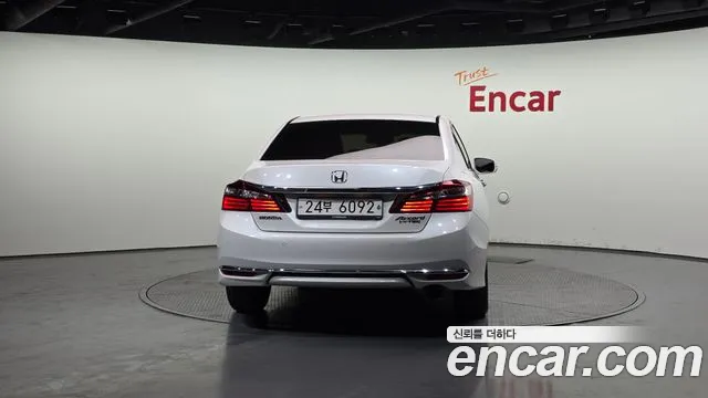 Honda Accord 2017 — фото 4