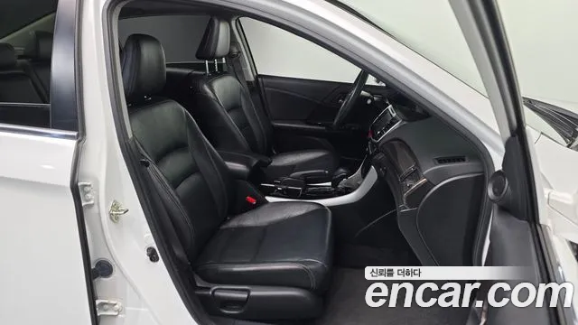 Honda Accord 2017 — фото 10