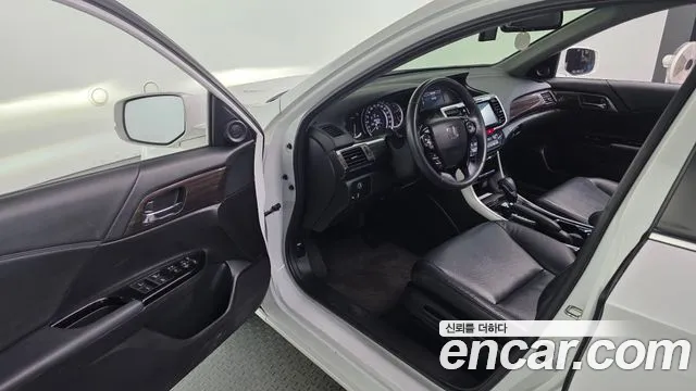 Honda Accord 2017 — фото 11