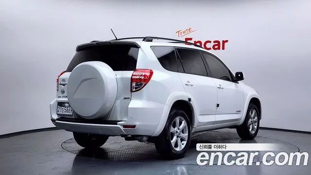 Toyota RAV4 2012 — фото 2