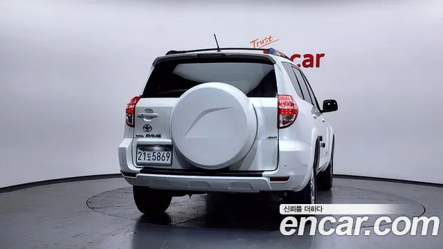 Toyota RAV4 2012 — фото 4