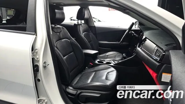 Kia Niro 2017 — фото 10