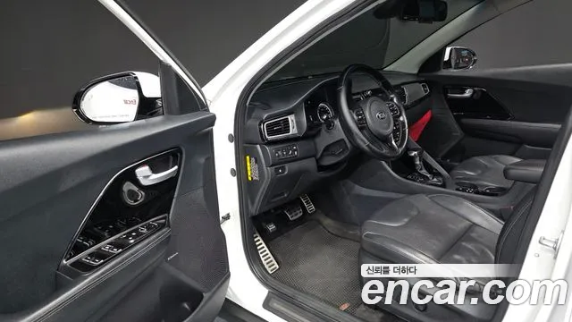 Kia Niro 2017 — фото 11
