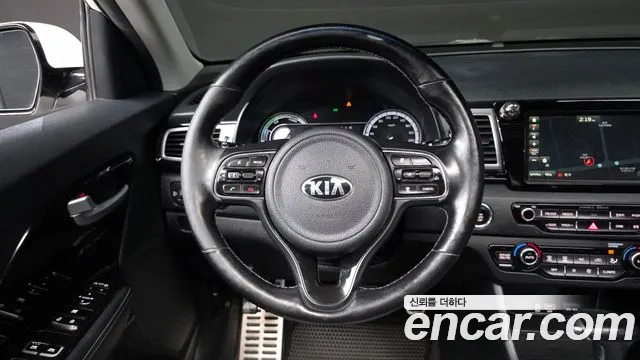 Kia Niro 2017 — фото 13