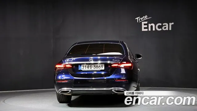 Mercedes-Benz E-Class 2022 — фото 4