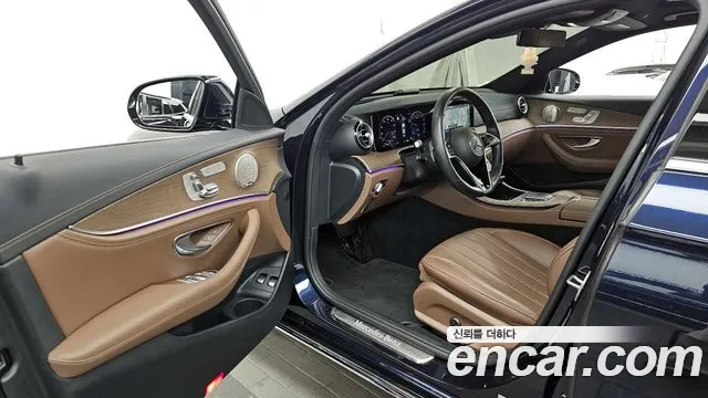 Mercedes-Benz E-Class 2022 — фото 10