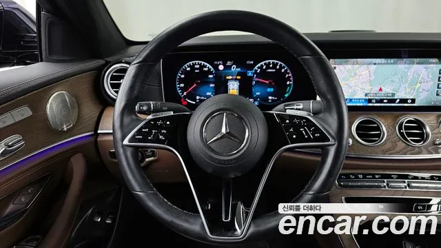 Mercedes-Benz E-Class 2022 — фото 13