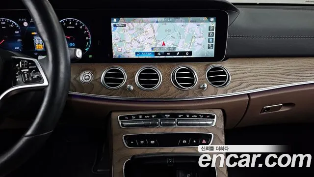 Mercedes-Benz E-Class 2022 — фото 14