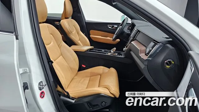 Volvo XC60 2021 — фото 10