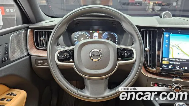 Volvo XC60 2021 — фото 13
