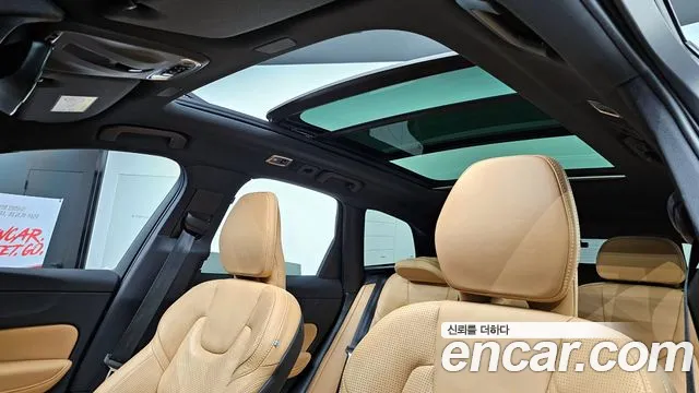 Volvo XC60 2021 — фото 18