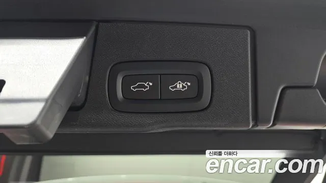 Volvo XC60 2021 — фото 20