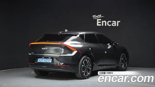 Kia EV6 2022 — фото 2
