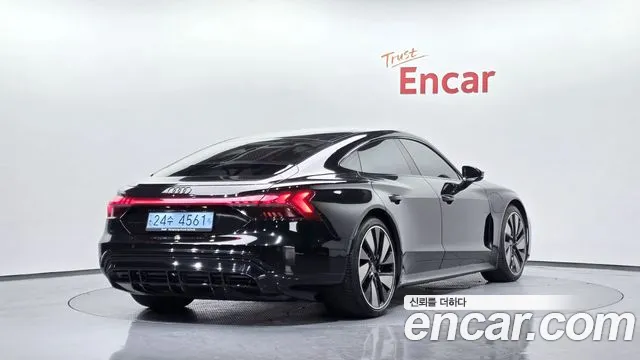 Audi e-tron GT 2022 — фото 1
