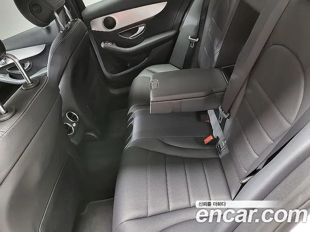 Mercedes-Benz C-Class 2018 — фото 10