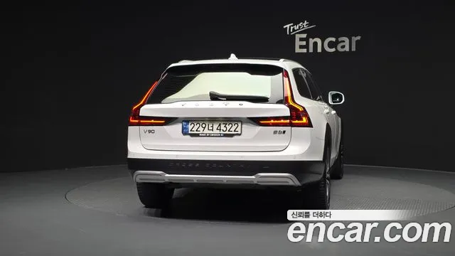 Volvo V90 2021 — фото 4
