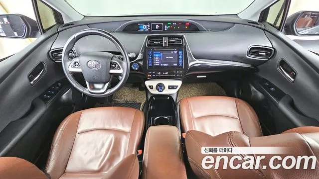 Toyota Prius 2017 — фото 1