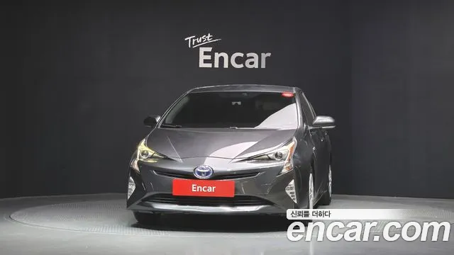 Toyota Prius 2017 — фото 3