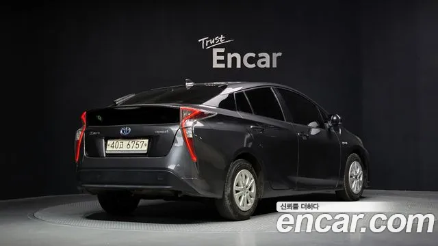 Toyota Prius 2017 — фото 4