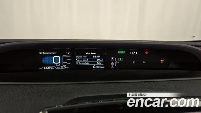 Toyota Prius 2017 — фото 8