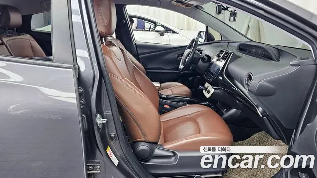 Toyota Prius 2017 — фото 11