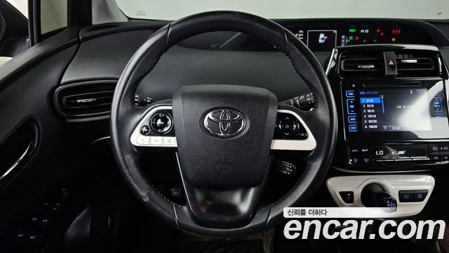 Toyota Prius 2017 — фото 14