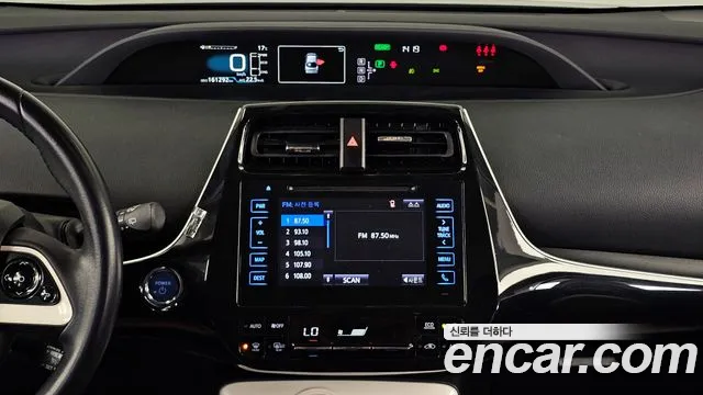 Toyota Prius 2017 — фото 15