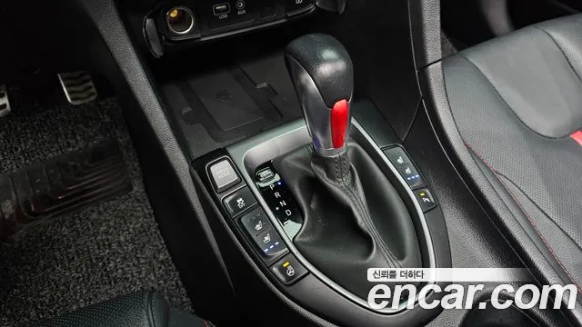 Hyundai Veloster 2018 — фото 9
