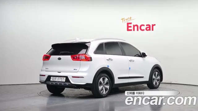 Kia Niro 2017 — фото 2